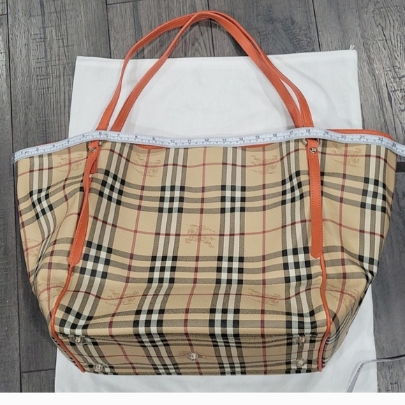 Authentic Burberry gm size handbag - - Picture 2 of 8